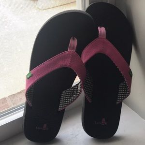 ✨SALE✨ Sanuk Pink Flip Flops
